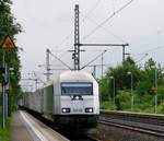 NRS Lübeck 223 143 dieselt hier mit einem Holz-Leer-Zug auf dem Weg nach Padborg durch Schleswig. 22.06.2015