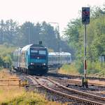 Paribus/NAH.SH/DB 245 201-9 mit nem RE 6 nach Westerland hat Einfahrt in Husum. 28.07.18