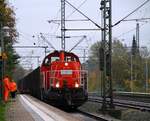 261 030-1 dieselt hier mit einem der vielen Holz-Leer-Züge nach Jübek durch Schleswig.