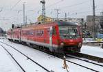 br-0-610-pendolino/644402/610-007-faehrt-mit-roten-lichtern 610 007 fährt mit roten Lichtern voraus bei sibirischer Kälte in einen der hinteren Bahnsteige in Nürnberg ein. Dezember 2009.