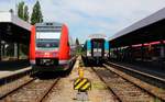 612 090/590 steht mit einem ALex nach München im Bhf von Lindau/Bodensee. Standort ist der legale Übergang zu den Gleisen 7/8. Lindau 02.06.2012