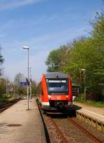 br-0-648-lint-41-db/566487/db-regio-kiel-0648-458958-beim DB Regio Kiel 0648 458/958 beim Halt in Tönning, der Gegenzug aus St.Peter-Ording muss abgewartet werden. Tönning 27.04.2014