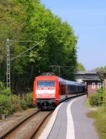 br-6-101-adtranz/566484/db-fernverkehr-101-010-7-hat-mit DB Fernverkehr 101 010-7 hat mit dem LPF 78082(Leerpark für den IC 1981 und 2407/17) Einfahrt in Flensburg. 30.04.2014