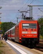 DB 101 082-6(REV/AE/20.06.2014)steht hier mit dem IC 2417 nach Köln im Schleswiger Bahnhof. 22.06.2014
