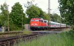 Mit gut 80min Verspätung in Schleswig abgefahren ist die E10 448/ 115 448-3 mit dem IC 2410 aus Köln nach Flensburg. Schleswig 13.06.2014