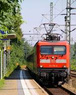 DB Regio 112 178-9 hat mit einem 6 n-Wagen SH-Express Einfahrt in Schleswig. 09.07.2014