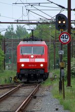 br-6-120/547035/am-abend-kam-die-120-104-5 Am Abend kam die 120 104-5 als Zuglok für den in Dänemark bezeichneten CN 1273 in Padborg an, hier hat sie Einfahrt auf Gleis 1. 01.06.2013