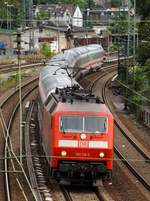 DB 120 118-5 verlässt hier nach kurzem Halt mit dem IC 2412 den Bhf Linz/Rhein. 15.09.2013