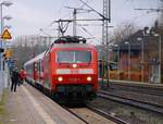DB 120 118-5 hat hier mit dem IC 1981 nach München und gut +25min Einfahrt in den Bhf Schleswig. 22.11.2013