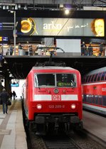 120 205-0 steht abfahrbereit mit dem RE 1(HH-Rostock)im Hamburger Hauptbahnhof. 05.05.2012