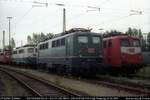 Eine Lok - drei Farbvarianten - E40 593/140 593-5(beige-grün), E40 411/140 411-0(grün) und E40 575/140 575-2(orientrot) im Bw Flensburg, 31.05.1999(DigiScan 052)