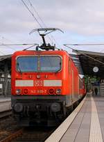 DB Regio 143 835-7 steht hier mit einer RB nach Flensburg im Bhf.Rendsburg. 29.05.2014