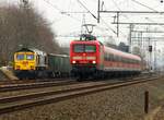 br-6-143-ex-dr-243-db/574130/db-143-966-0-mit-dem-re DB 143 966-0 mit dem RE 7 aus Hamburg passiert hier die FPL 66005 in Jübek. 20.03.2015