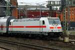 br-6-1465-db-ic-2/550906/db-6-146-553-3rev121115-als-zuglok DB 6 146 553-3(REV/12.11.15) als Zuglok des IC 2432 nach Emden Hbf verlässt hier den Bremer Hauptbahnhof. 29.01.2016