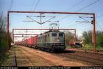 DB 151 019-7 verlässt hier mit einem Güterzug Padborg in Dänemark Richtung Deutschland. 06.05.2001(DigiScan 008)