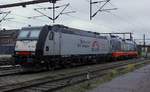 MRCE/TXL 6185 408-2(REV/25.09.12) und Hectorrail 242.502  Zurg (9180 6182 502-5 S-HCTOR, REV/Lz/26.02.16) abgestellt in der Südabstellung des Grenzbahnhofes Padborg/DK.