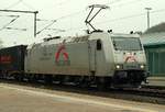 185 538-6 der TXL steht hier mit einem BlackBox-Kohlezug aus Polen im Schleswiger Bahnhof, der Zug hatte mehr als 20 Std Verspätung. Schleswig 05.09.2011