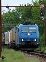 Aus Richtung Flensburg kommend rollt hier die TXL 185 513-9 mit dem Lauritzen KLV in dänischen Bhf Padborg. 01.06.2013