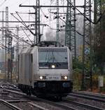 Railpool/boxXpress 185 716-8(ex Eurocom 481.001)fährt hier einsam durch HH-Harburg. 02.11.2013