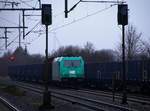 Das Wetter war wenig berauschend trotzdem fuhr ich nach Jübek und traf dort auf die HLG(Holzlogisitk&Güterbahn, Bebra)185 634-5 die dort zusammen mit 25 Spns5 Wagen abgestellt stand.
