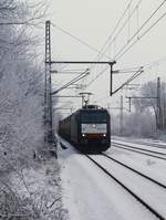 Mit Beginn des Gz Winter II Fahrplanes kommt Sonntagvormittags jetzt immer ein Lauritzen KLV gezogen von einer TXL-Lok durch Schleswig gefahren, hier ist es die MRCE/TXL 185 408-2 die mit dieser