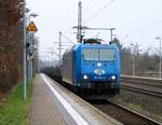 ITL 185 524-6 rauscht hier mit 20 Rs Wagen beladen mit Langschienen durch Schleswig.