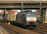 MRCE/TXL 189 910-3(ES64F4-010)rauscht hier mit dem Bring/Lauritzen KLV aus Dänemark durch HH-Harburg. 01.04.2015