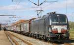 MRCE X4E-614 mit dem Italian-Express steht abfahrbereit im Bhf Pattburg/DK 27.04.2022 