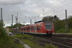 425 594-9 fährt in Grevenbroich ein als RE8 nach Koblenz Hbf.