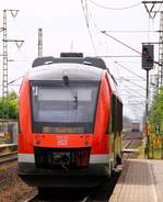 Version 1: Ein Zug im Bahnhof und auf dem selben Gleis kommt ihm einer entgegen...die werden doch nicht?...Nein,nix passiert...0648 451/951 nach Kiel musste gut 20min in Jübek warten da wegen