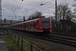 Den Jubiläumstriebwagen 20 Jahre S-Bahn Rhein-Neckar 425 761 nach Kaiserslautern Hbf konnte ich in Neckarelz bei der Ausfahrt gen Binau am Nachmittag des 29.12.2023 ablichten.