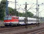 Auf Mail Anfrage hier nochmal die Centralbahn 1142 704-6 mit dem HKX aus Köln kommend bei der Einfahrt in Hamburg-Harburg festgehalten. 26.07.2015