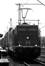 Hector Rail 241.012-2  Chewbacca  in s-w wegen dem Gegenlicht festgehalten in Schleswig am heutigen Vormittag.