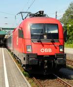 ÖBB 1116 260-9 mit EC/IC nach Lindau beim Halt in Bregenz am 02.06.2012.