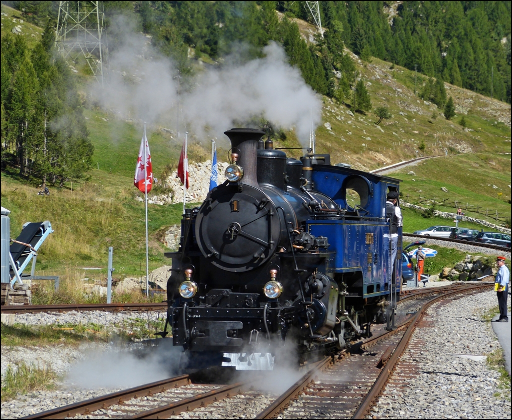 - 2012 in Oberwald - Nachdem die DFB HG 3/4 N 1  Furkahorn  ihren Zug am 16.09.2012 nach Oberwald gebracht hat, fhrt sie rckwrts auf die Drehscheibe. Diese Lok wurde 1913 an die Brig-Furka-Disentis-Bahn ausgeliefert, um 1925 von der Furka-Oberalp-Bahn bernommen zu werden. Nachdem sie 1947 nach Vietnam (Krong Pha-Dalat) verkauft worden war, kehrte sie 1993 auf die Furka Bergstrecke zurck. (Jeanny)