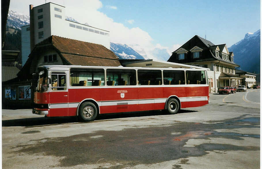 (003'110) - AFA Adelboden - Nr. 18/BE 26'773 - FBW/R&J im April 1988 beim Bahnhof Frutigen