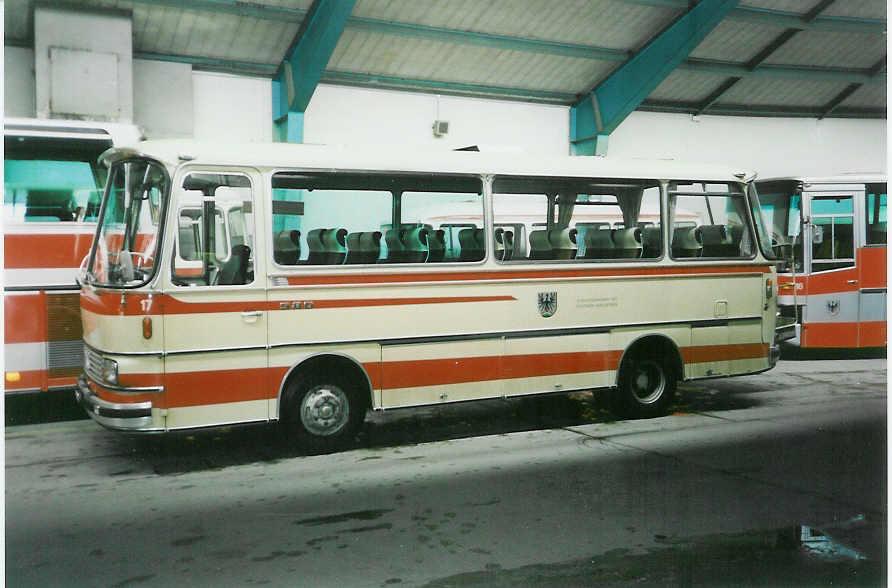 (005'733) - AFA Adelboden - Nr. 17/BE 332'800 - Setra (ex Born, Olten) am 23. April 1990 im Autobahnhof Adelboden