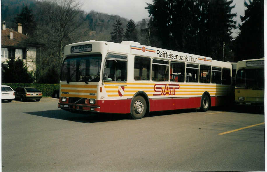 (013'902) - SAT Thun - Nr. 32/BE 419'032 - Volvo/R&J am 9. April 1996 bei der Schifflndte Thun