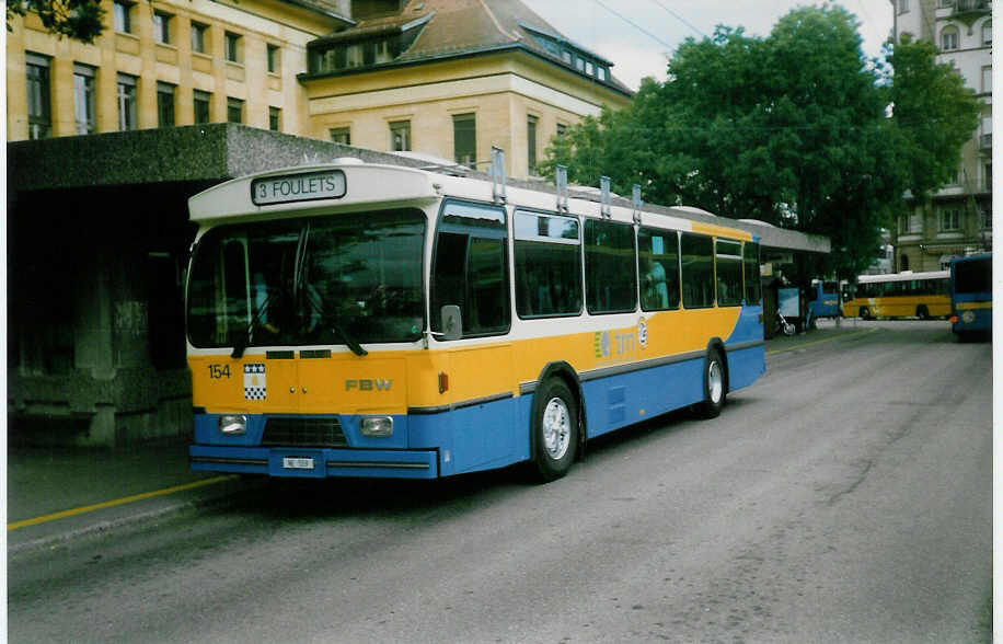 (019'926) - TC La Chaux-de-Fonds - Nr. 154/NE 559 - FBW/Hess-Haag am 7. Oktober 1997 beim Bahnhof La Chaux-de-Fonds