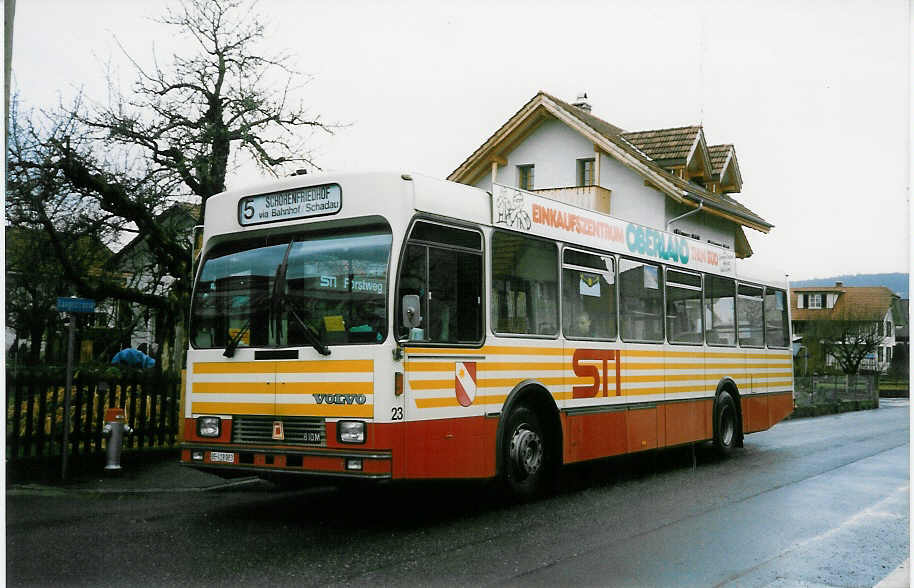 (022'205) - STI Thun - Nr. 23/BE 419'023 - Volvo/R&J (ex SAT Thun Nr. 23) am 9. Mrz 1998 in Thun-Lerchenfeld, Forstweg