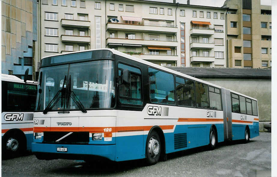 (023'833) - GFM Fribourg - Nr. 128/FR 438 - Volvo/Hess am 7. Juli 1998 in Fribourg, Garage