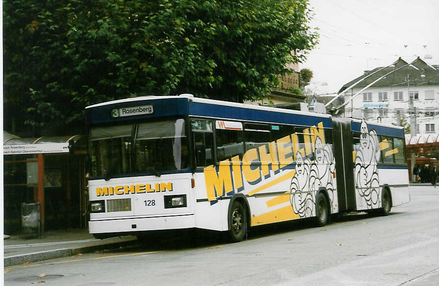 (027'723) - WV Winterthur - Nr. 128 - Saurer/FHS Gelenktrolleybus am 24. Oktober 1998 beim Hauptbahnhof Winterthur