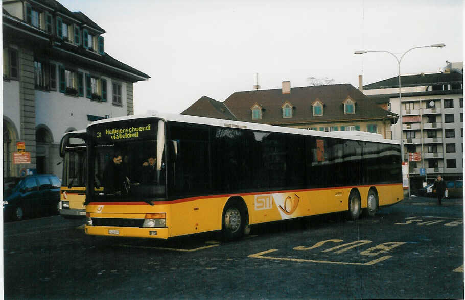 (029'225) - PTT-Regie - P 27'814/BE 419'026 - Setra am 3. Februar 1999 beim Bahnhof Thun (Einsatz STI)