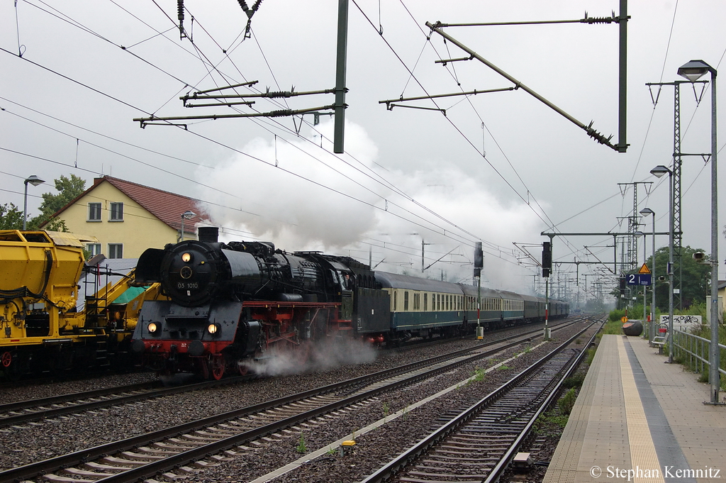 03 1010 mit dem DPE 1859  UEF Historischer Dampfschnellzug e.V. Mit Volldampf nach Berlin - Von der Leine an die Spree  von Hannover nach Berlin-Lichtenberg in Golm. 30.07.2011