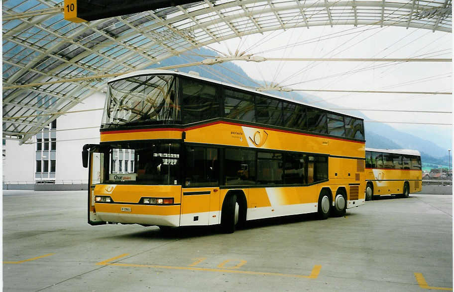 (032'714) - PTT-Regie - P 27'811 - Neoplan am 26. Juni 1999 in Chur, Postautostation