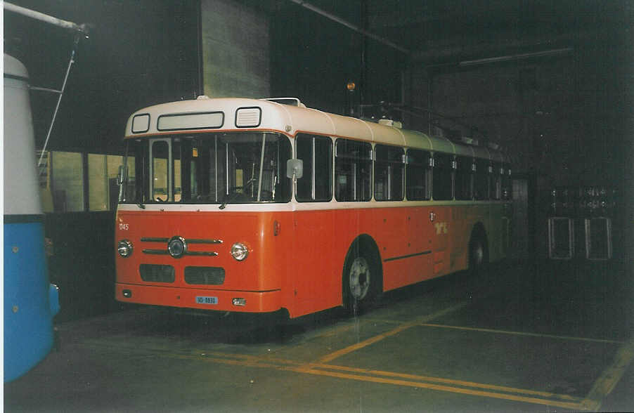 (033'429) - TL Lausanne - Nr. 45/VD 8830 - Saurer/Saurer Enteiser (ex Nr. 1635+259) am 7. Juli 1999 in Lausanne, Dpt Borde