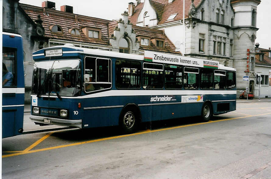 (034'704) - Schneider, Ermenswil - Nr. 10/SG 3783 - Saurer/Hess am 19. Juli 1999 beim Bahnhof Rapperswil