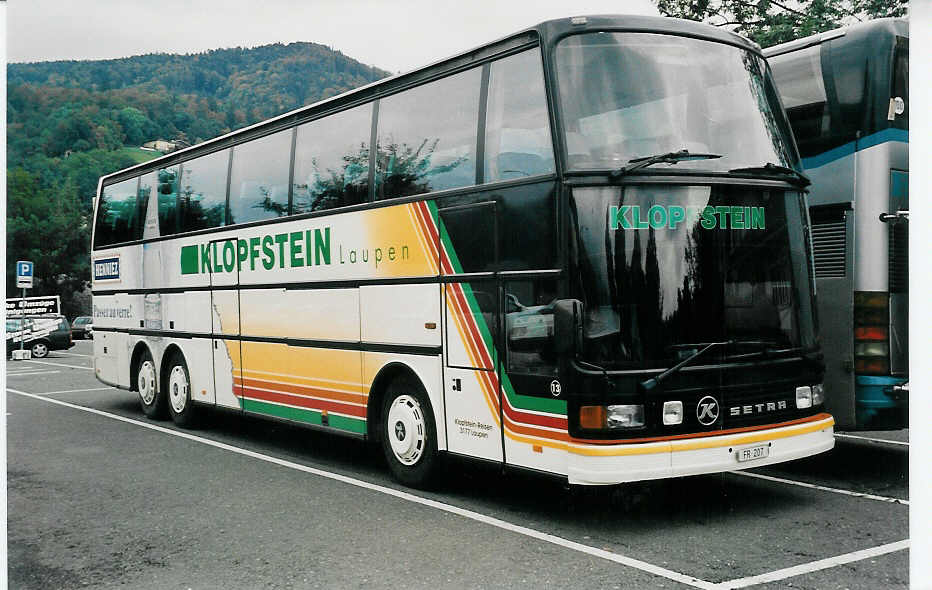 (037'218) - Klopfstein, Laupen - Nr. 13/FR 207 - Setra am 5. Oktober 1999 in Thun, Schifflndte