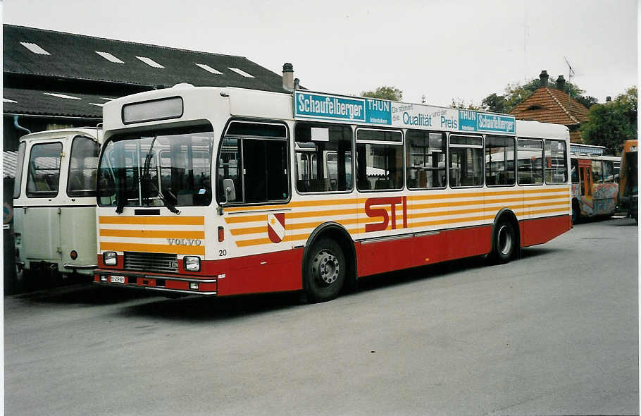 (037'311) - STI Thun - Nr. 20/BE 419'020 - Volvo/Lauber (ex SAT Thun Nr. 20) am 12. Oktober 1999 in Thun, Garage