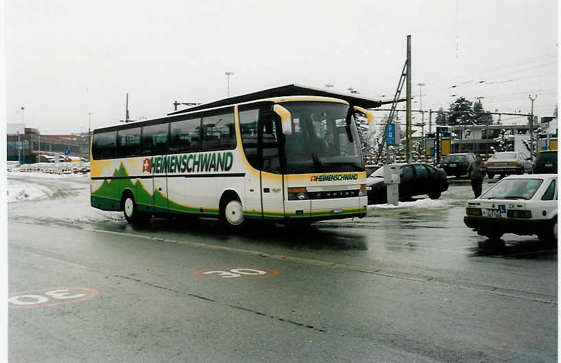 (037'737) - AvH Heimenschwand - Nr. 8/BE 57'461 - Setra am 24. November 1999 beim Bahnhof Thun